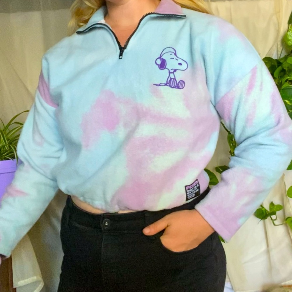 Peanuts Snoopy tie dye cropped sweater 🥜
